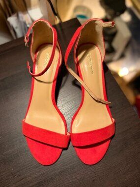 Women's Size 10 Pizz Annu Scarlet Red Chunky Open-toed Short Heels